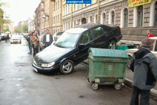 Эти олигархи вообще сдурели-тачки на помойку выбрасывают!-*Да нет!Это правительство на отечественные авто переходит!