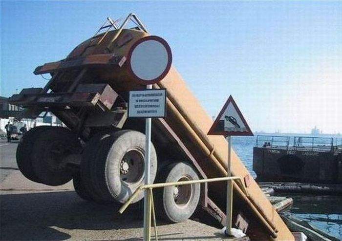 Знак "Дальше только вплавь