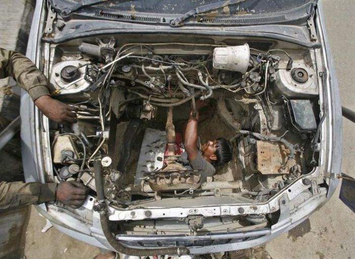 Вот так выглядит сборочный конвеер автоВАЗа.