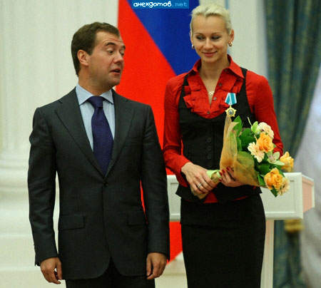 Где декольте?