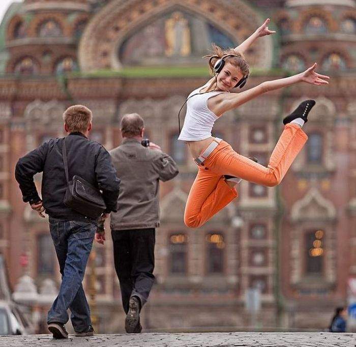 В каждой женщине живет сумасшедшая птица....)))