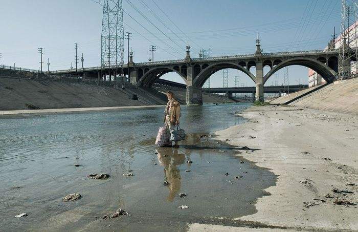 Пока мосты строили, вся вода высохла