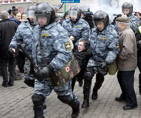 И уносят меня, и уносят меня в звенящую снежную даль...