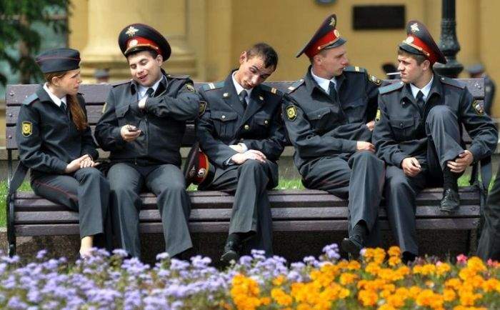 Не это не полиция, это ж менты