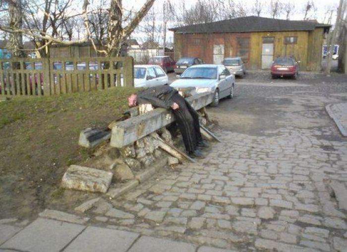 В коромысло!