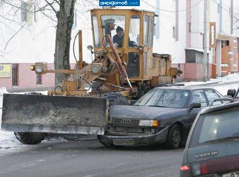 Сейчас бедному мужику пришьют обгон справа...