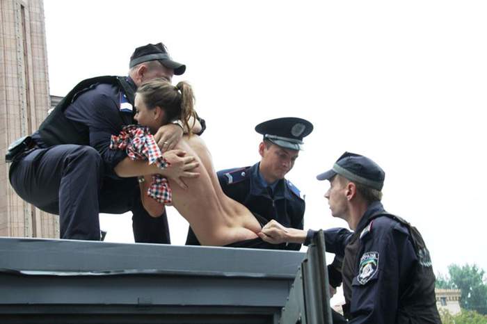 повернись ко мне передом, а к Сидорову задом