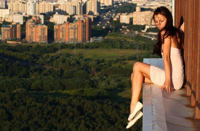 белые тапочки уже напялила...
