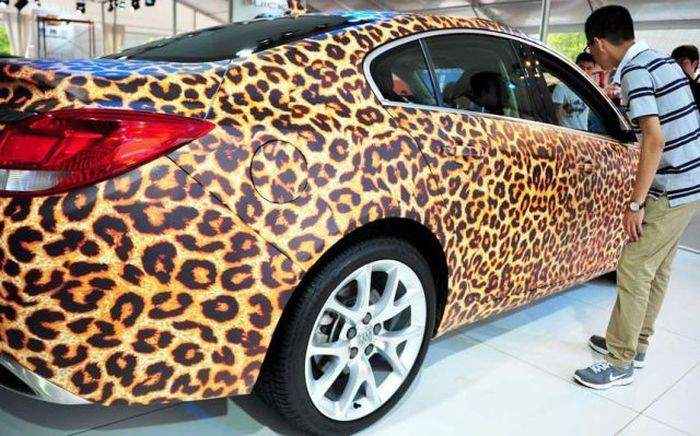 Это не Ягуар, а Opel Insignia...