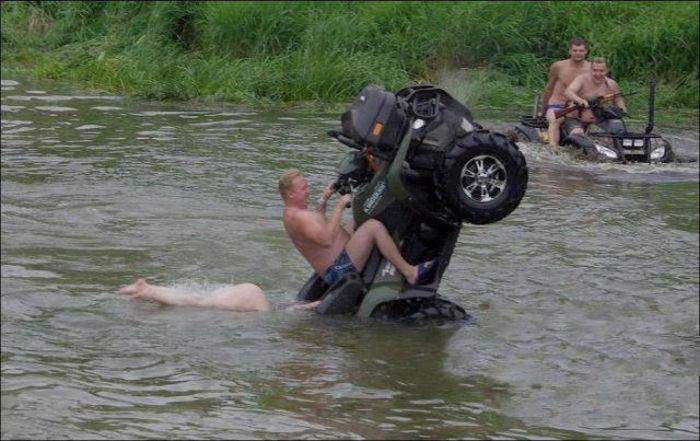 Баба в реку-пираньи сыты!
