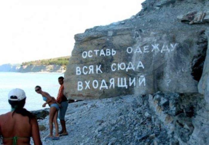 Ой Вася,а это кто.Это пиз...ц. Знакомся,это Клава,моя жена. Олимпийскмй чемпион по метанию ядра...