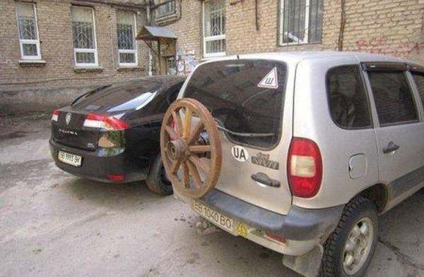 опять скрипит потертое седло