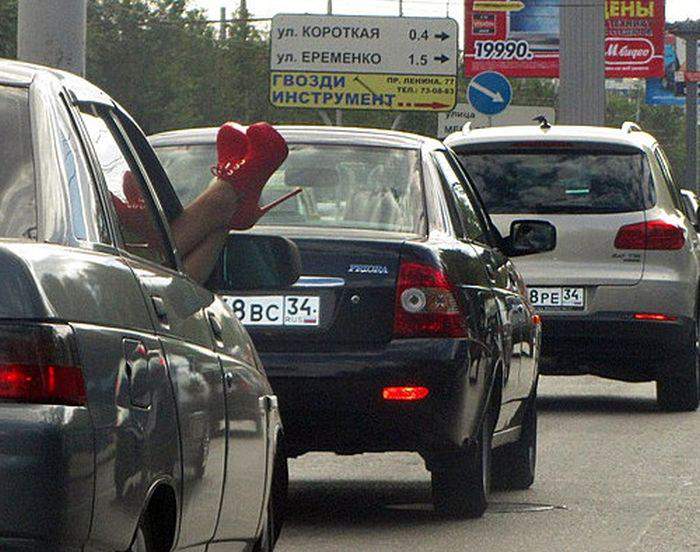 ну а куда еще в десятке ноги деть