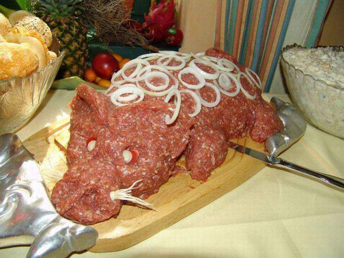 Фарш невозможно провернуть назад и мясо из котлет не восстановишь...