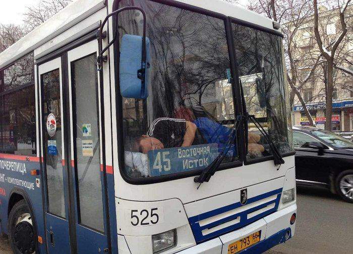 Не поеду никуда: не доспал сегодня я.