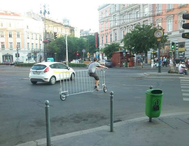 Не только в России дураки на дорогах!
