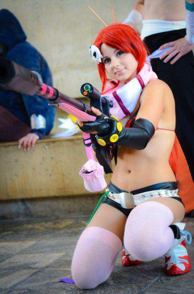 Кому интересно - это косплей на персонажа Ёко из аниме Tengen Toppa Gurren Lagann. Советую посмотреть...
