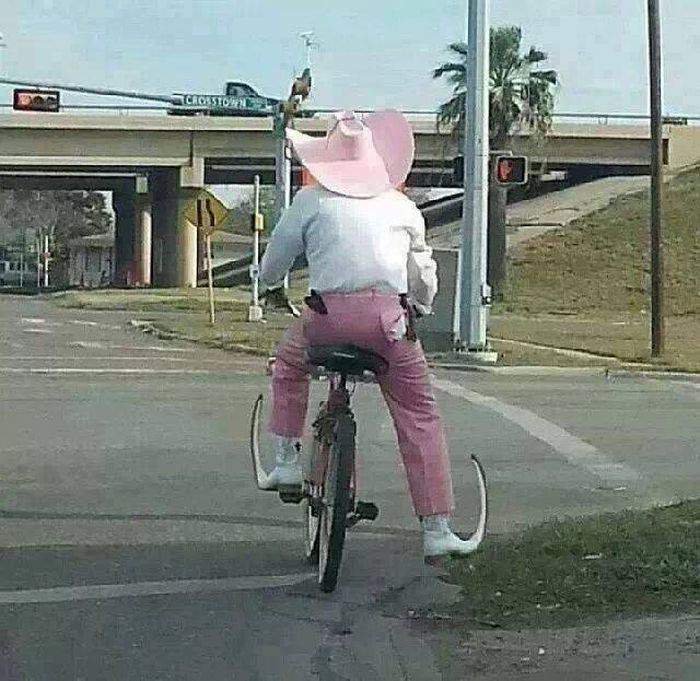 Не суйте ноги под асфальтоукладочный каток!