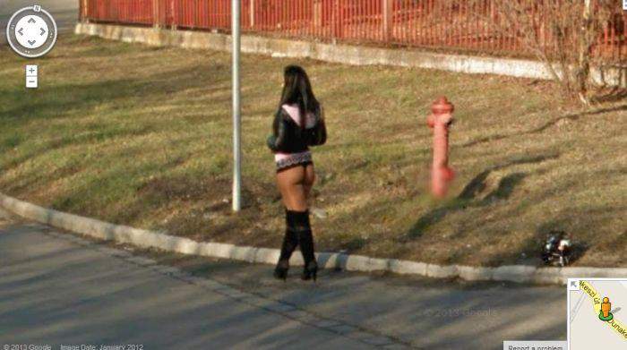 Ну, девушка на работе. Ну что такого?