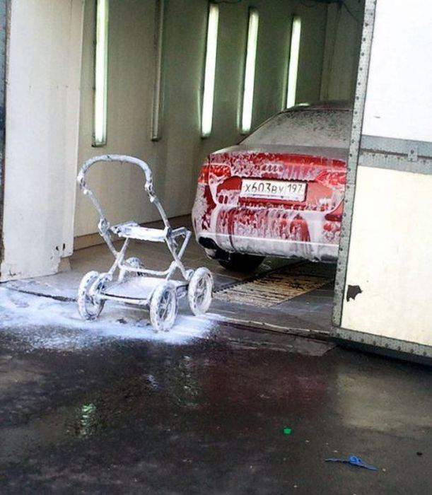 Батя, и мою тачку помой заодно....