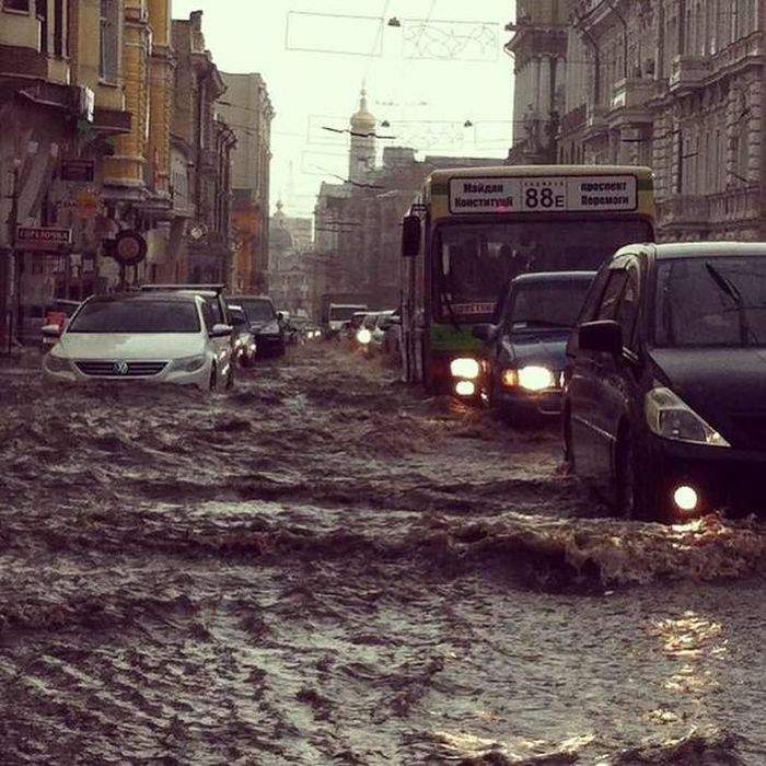 Волнение 3 балла - купаться запрещено!