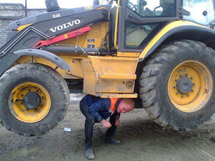 И тихонько вынес через ворота