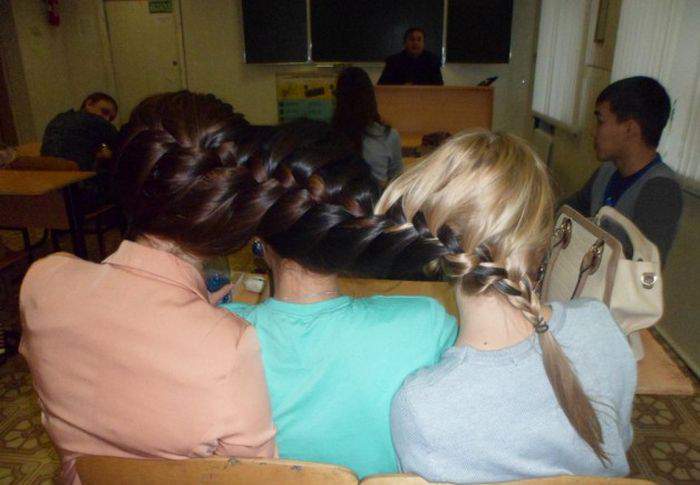 Это они с позавчера так сидят?