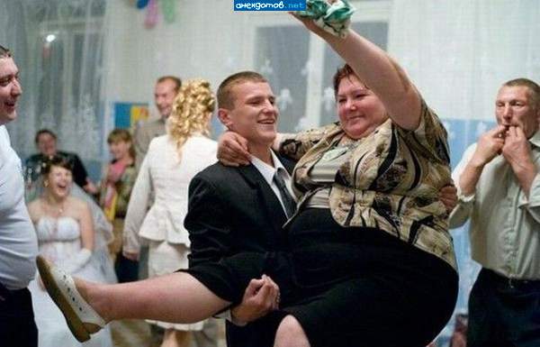 Фэйк! Тёща левой ногой на табуретке стоит.