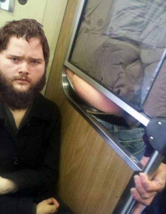 Выражает то лицо, чем садятся на крыльцо......