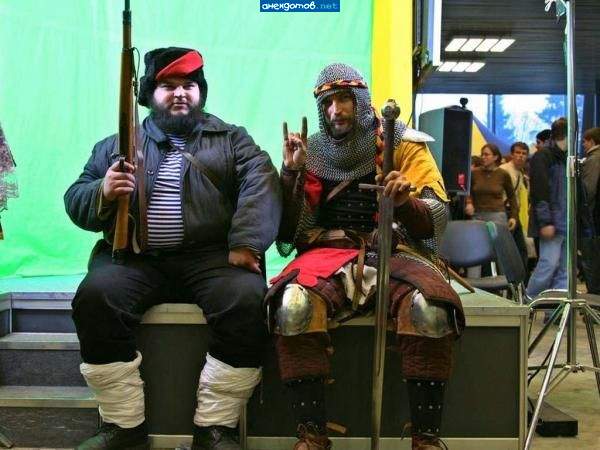 что выбираете для дуэли? - меч!!! - ну а я винтовку.