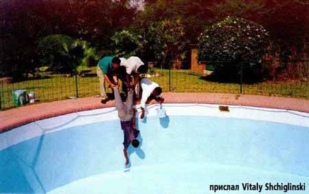 Мужики, он не тонет! Уже всю воду выпил!