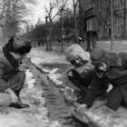 И я так с ребятами в 1960 кораблики пускал! pic