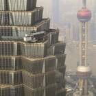"Это Шанхай, небоскреб jin mao tower. А краны там на постоянной основе для мойщиков окон."