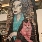 "Книги читать надо, а не корешки им раскрашивать."