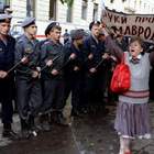 "Дальше лучше не смотреть, судя по взглядам товарищей с дубиналом"