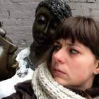 "В метро, в очереди на эскалатор..."